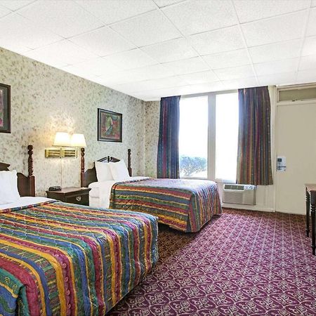 Days Inn By Wyndham Parsippany Εξωτερικό φωτογραφία