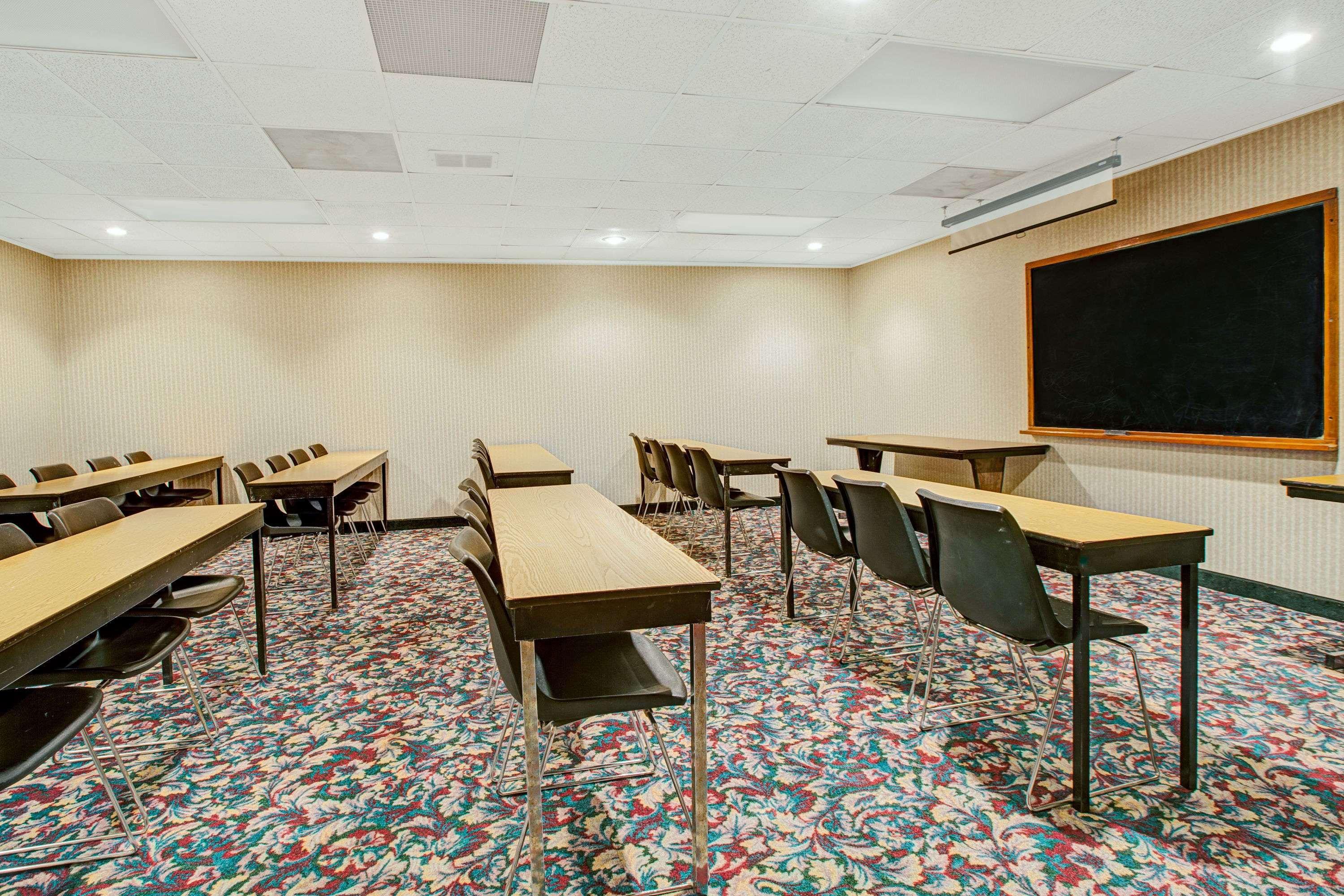 Days Inn By Wyndham Parsippany Εξωτερικό φωτογραφία