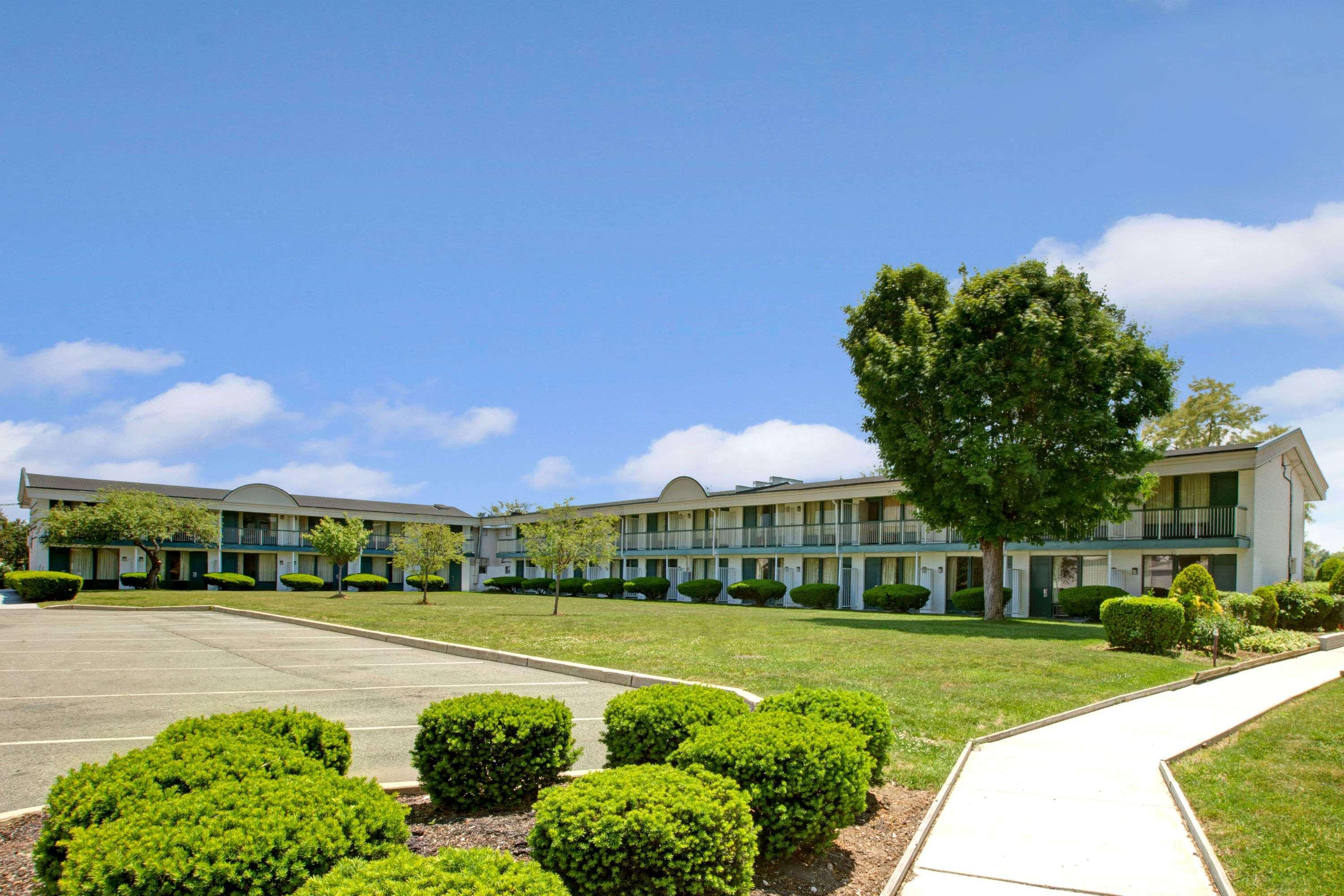 Days Inn By Wyndham Parsippany Εξωτερικό φωτογραφία