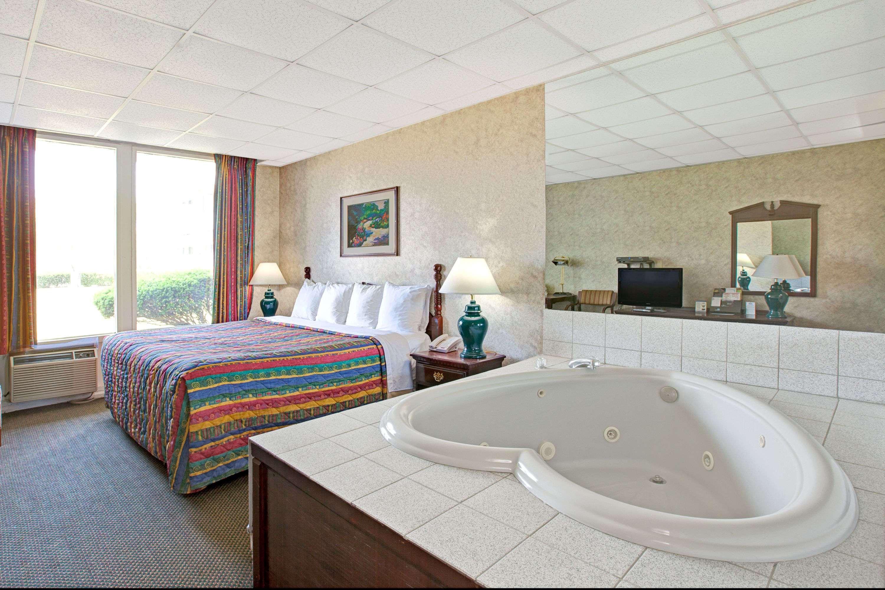 Days Inn By Wyndham Parsippany Εξωτερικό φωτογραφία