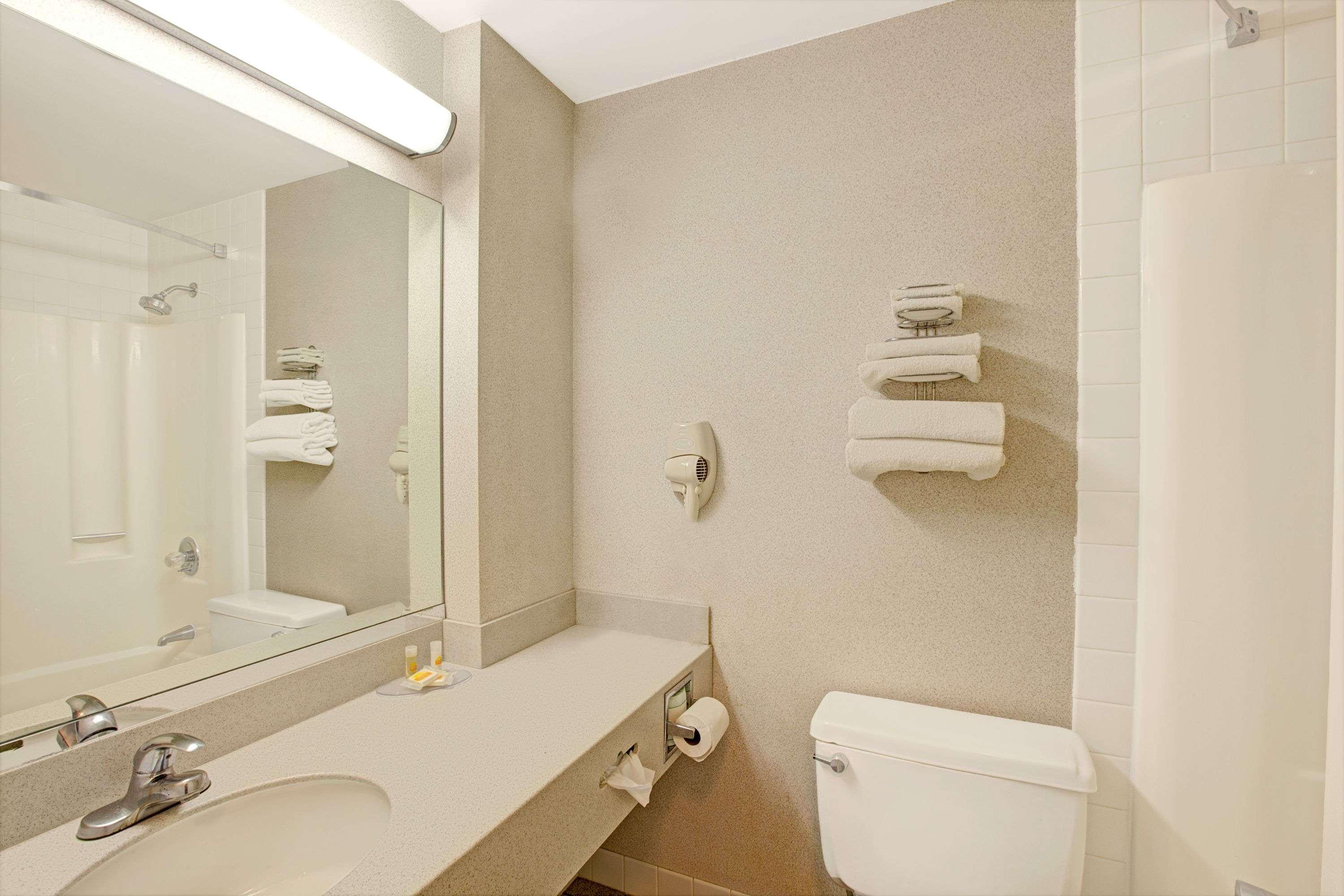 Days Inn By Wyndham Parsippany Εξωτερικό φωτογραφία