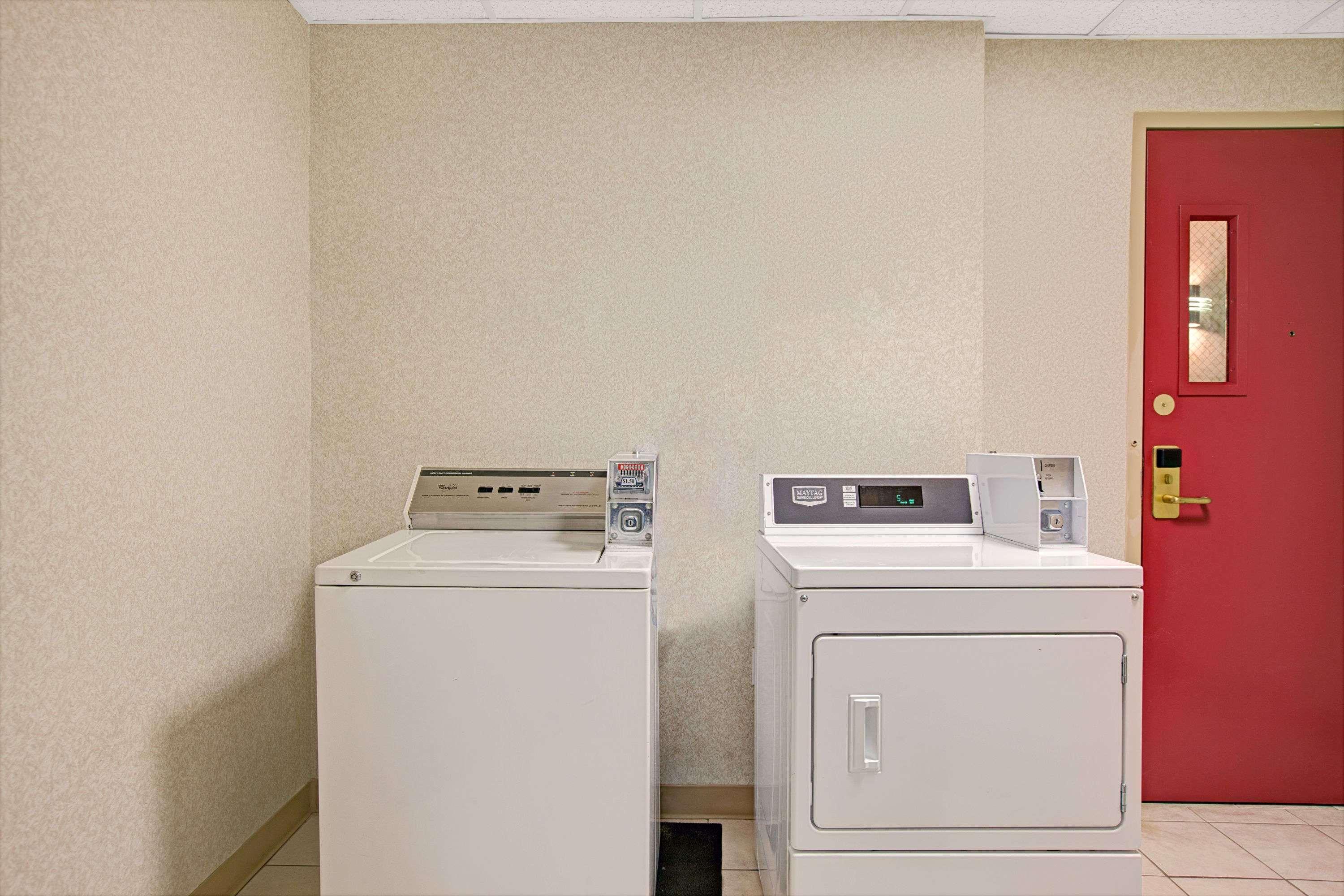 Days Inn By Wyndham Parsippany Εξωτερικό φωτογραφία