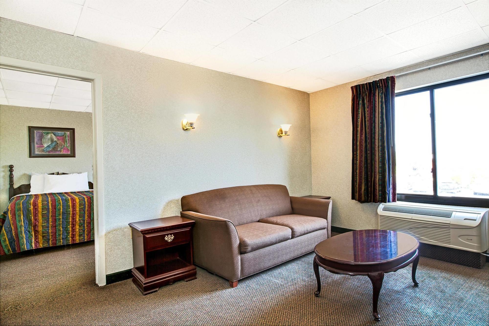 Days Inn By Wyndham Parsippany Εξωτερικό φωτογραφία